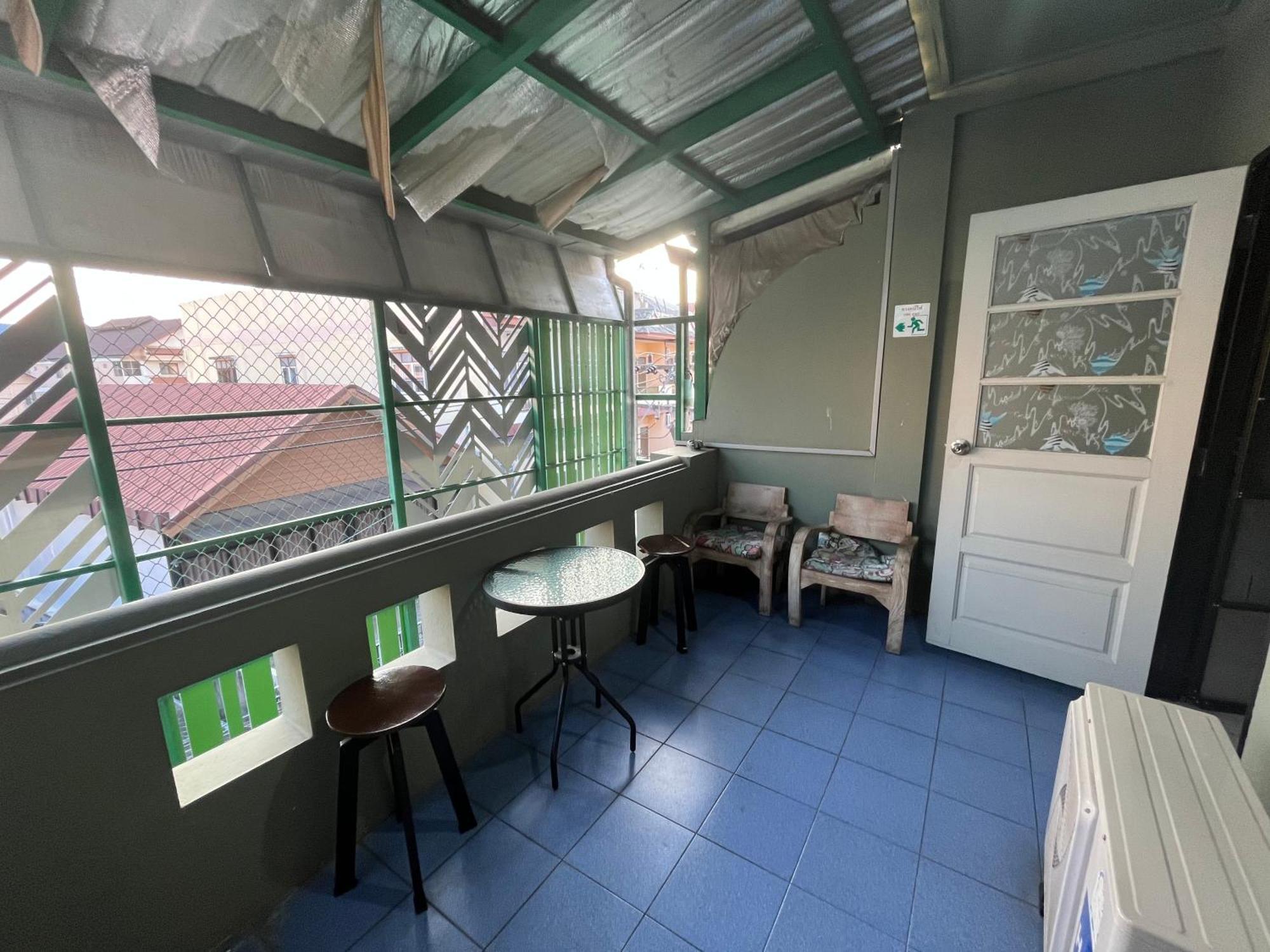 Hostel Lazy Gibbon 1 Chiang Mai - Tha Phae Gate Exterior foto