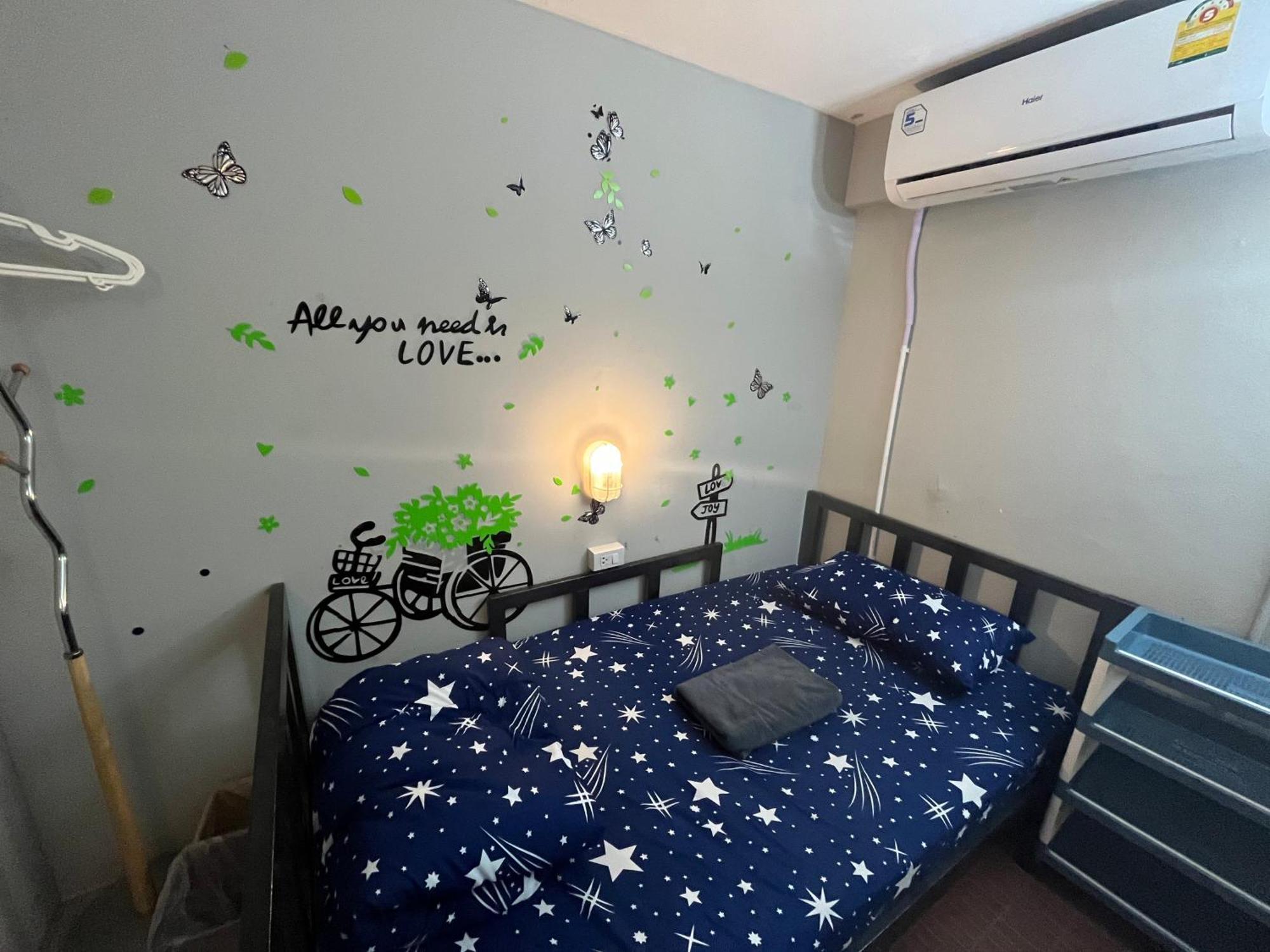 Hostel Lazy Gibbon 1 Chiang Mai - Tha Phae Gate Exterior foto