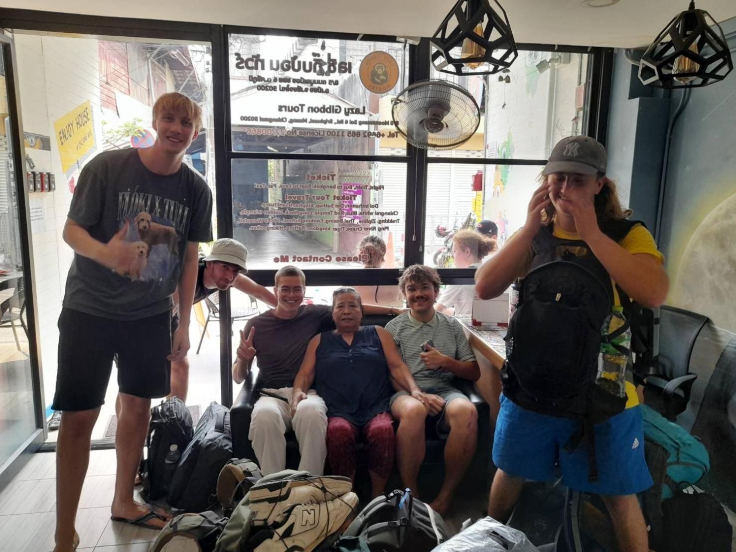 Hostel Lazy Gibbon 1 Chiang Mai - Tha Phae Gate Exterior foto